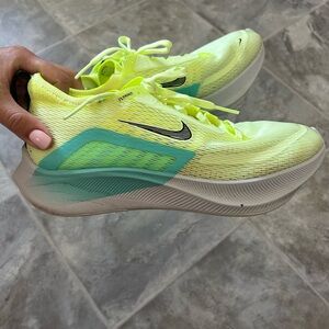 Nike Zoom Fly 4